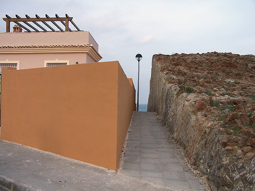 Una calle en El Carmol&iacute;